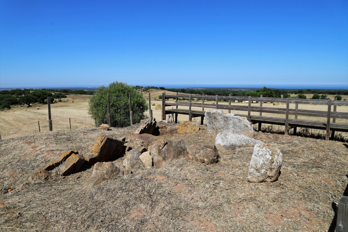 Dólmen/Monumento Megalítico da Pedra Branca