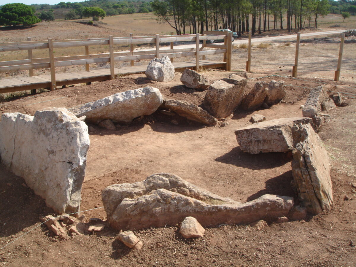 Dólmen/Monumento Megalítico da Pedra Branca